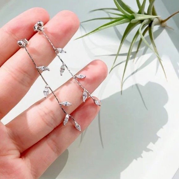 Sterling Silver Diamond ๐ Leaves Drop Earrings - Picture 1 of 4